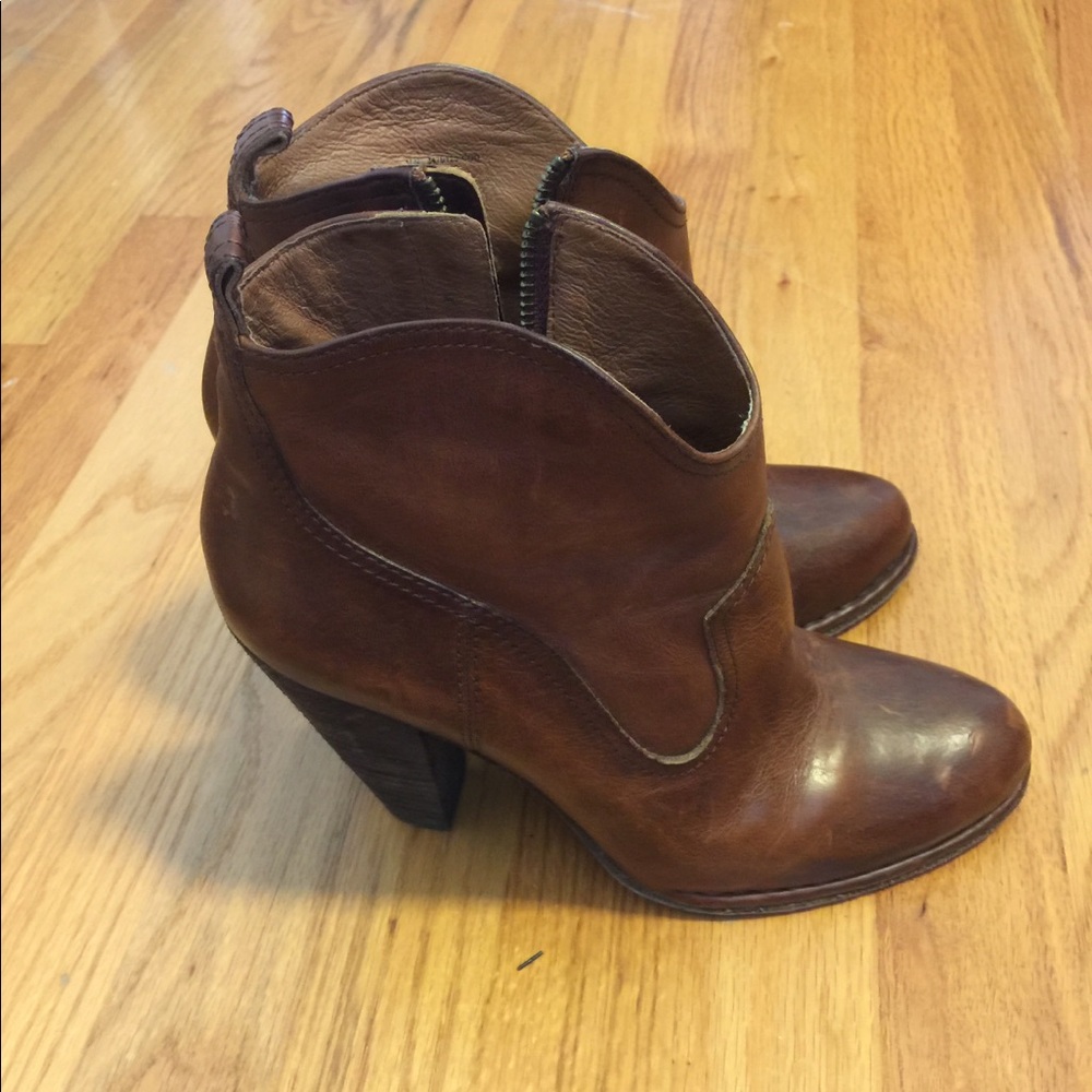 Frye Madeline short boots 10